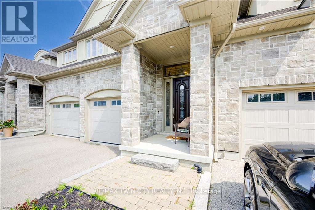 140 Oak Park Drive, Waterloo, Ontario N2K 0B3 - Photo 3 - X12579306