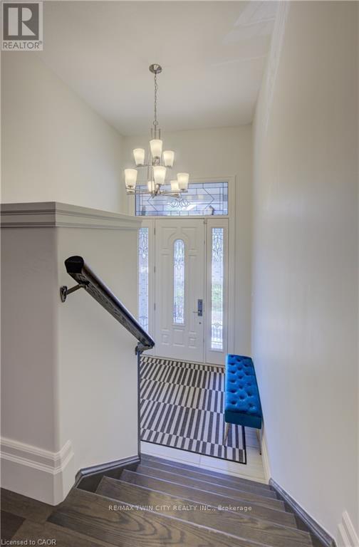 140 Oak Park Drive, Waterloo, Ontario N2K 0B3 - Photo 4 - X12579306