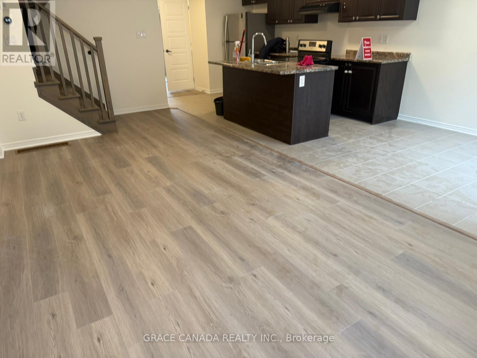 71 Bedrock Drive, Hamilton, Ontario  L8J 0K6 - Photo 8 - X12579378