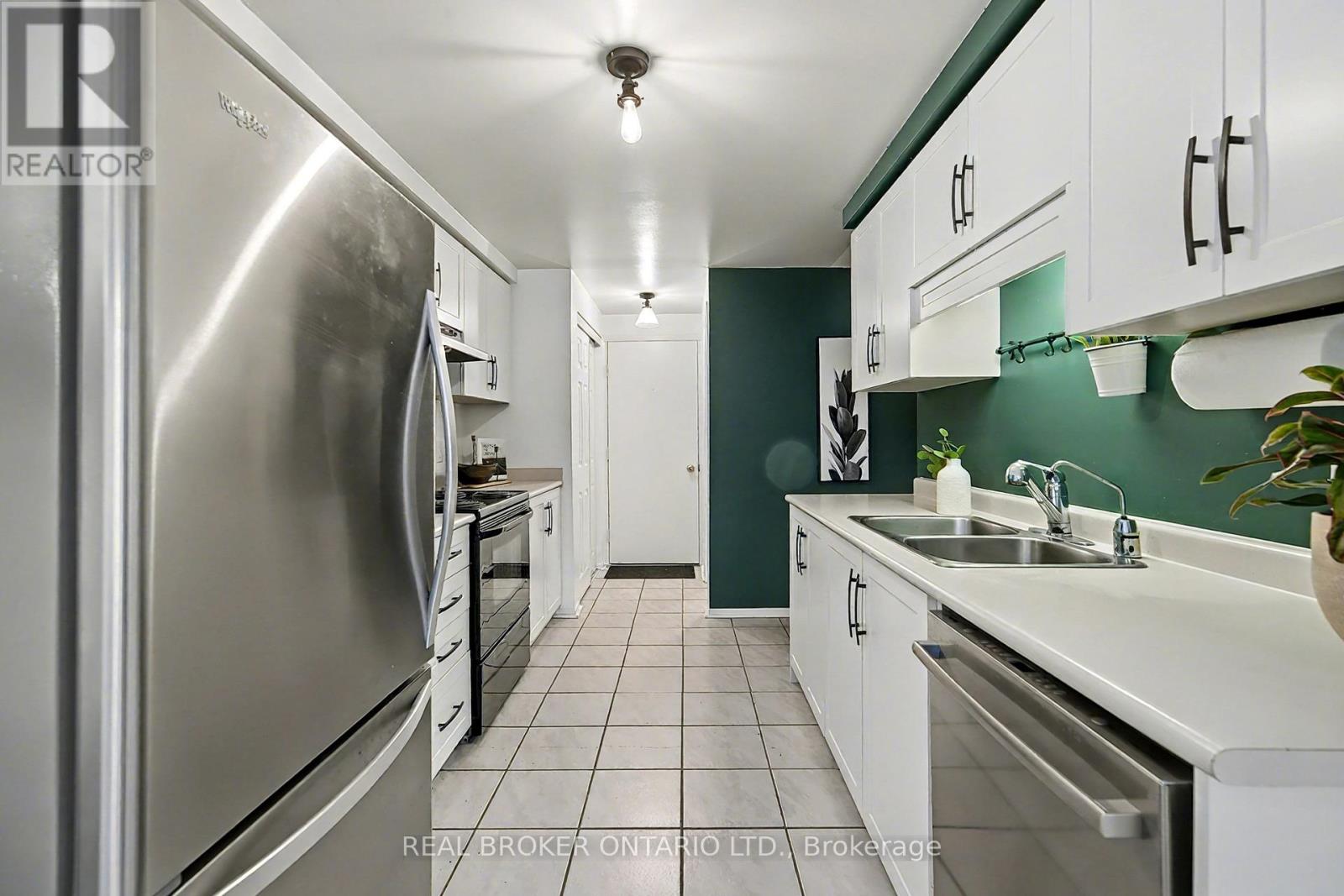 38 Catalina Court, Kitchener, Ontario  N2M 5L9 - Photo 10 - X12579422