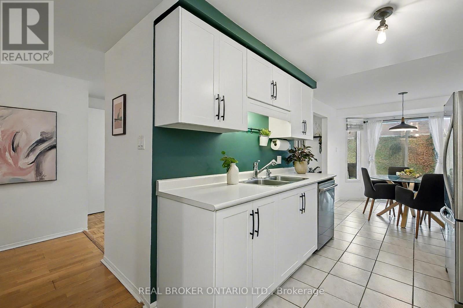 38 Catalina Court, Kitchener, Ontario  N2M 5L9 - Photo 11 - X12579422