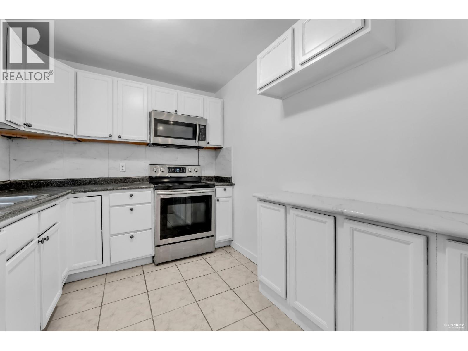 3235 Dunkirk Avenue, Coquitlam, British Columbia  V3E 1G8 - Photo 10 - R3070326