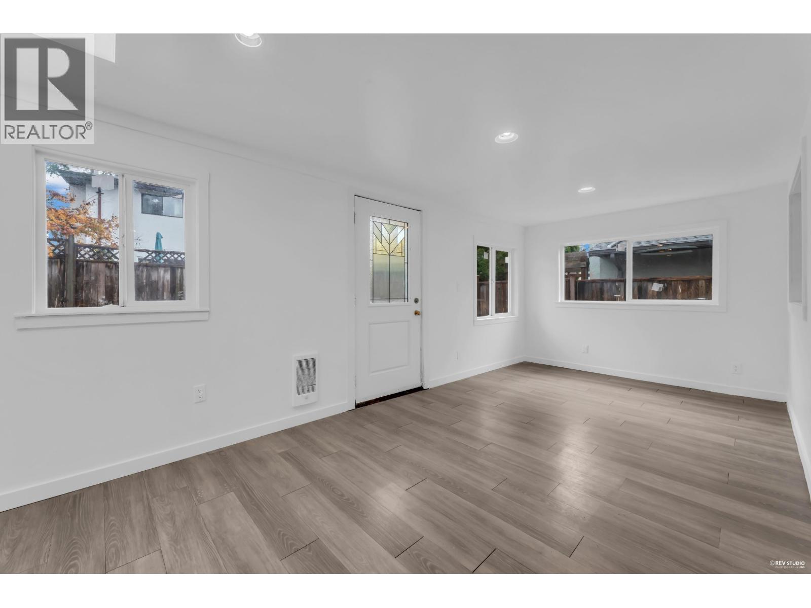 3235 Dunkirk Avenue, Coquitlam, British Columbia  V3E 1G8 - Photo 6 - R3070326