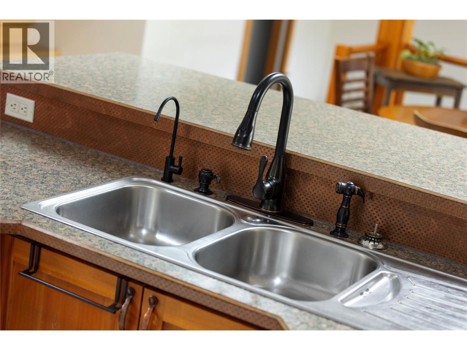 1203 41 Avenue, Vernon, British Columbia  V1T 8A6 - Photo 17 - 10370063