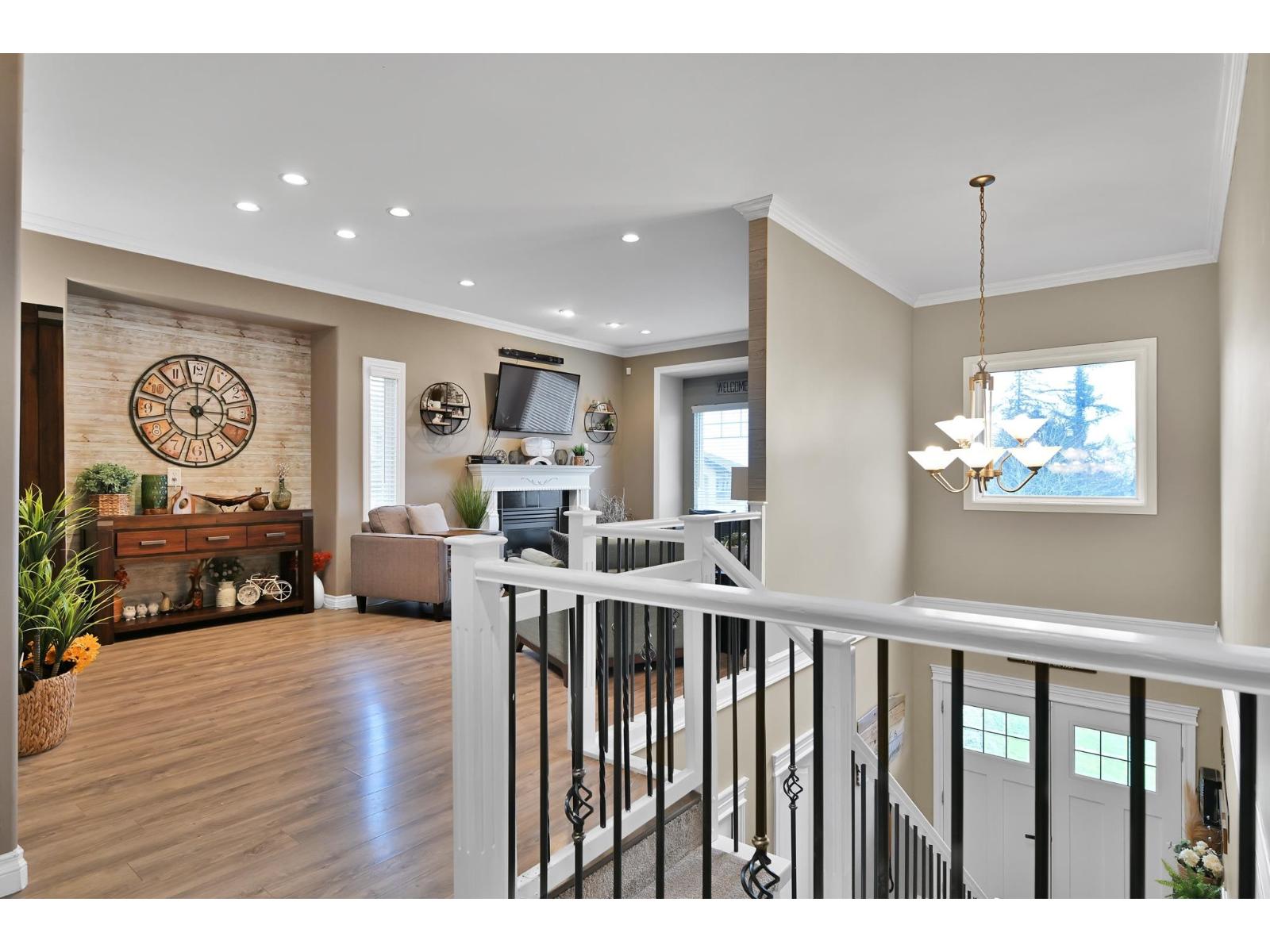 8021 Melburn Drive, Mission, British Columbia  V2V 7B6 - Photo 9 - R3070236