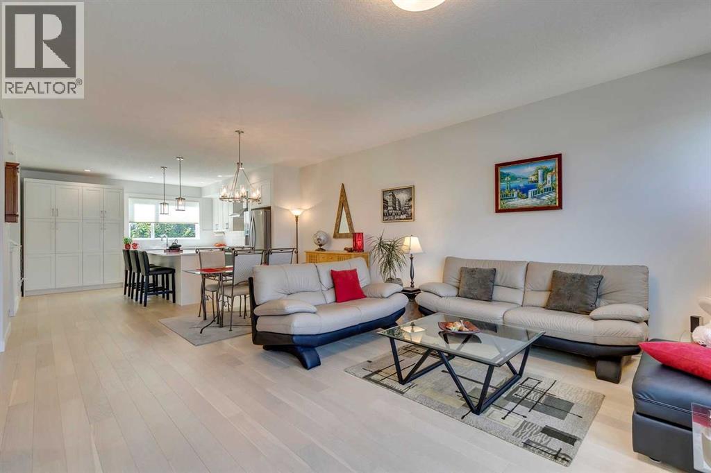 819 Shawnee Terrace Sw, Calgary, Alberta  T2Y 0T4 - Photo 4 - A2255503