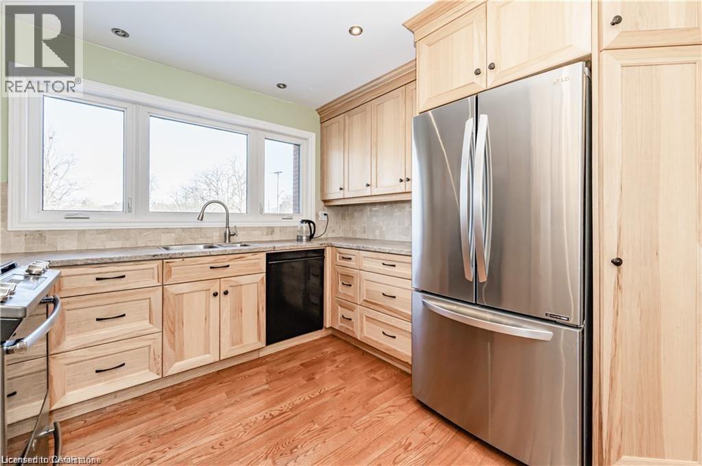 15 Greenbrook Drive, Kitchener, Ontario  N2M 4J5 - Photo 6 - 40790724