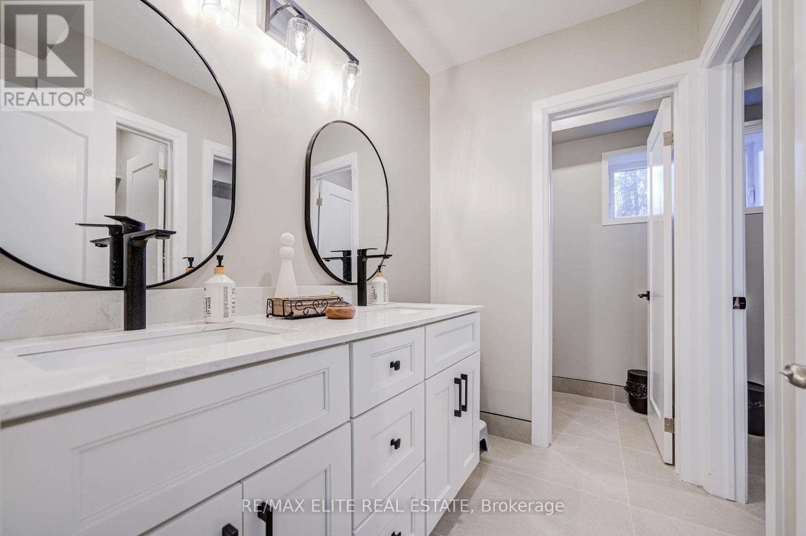 4909 Holborn Road, East Gwillimbury, Ontario  L0G 1M0 - Photo 29 - N12559752