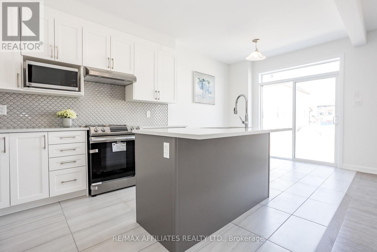 850 Cappamore Drive, Ottawa, Ontario  K2C 3H2 - Photo 11 - X12478749