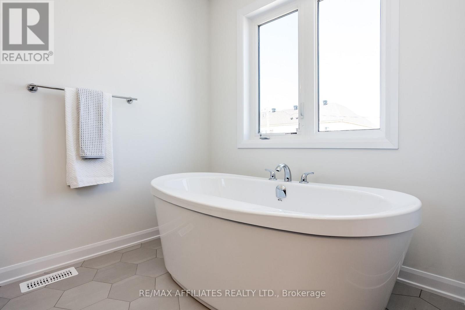 850 Cappamore Drive, Ottawa, Ontario  K2C 3H2 - Photo 22 - X12478749