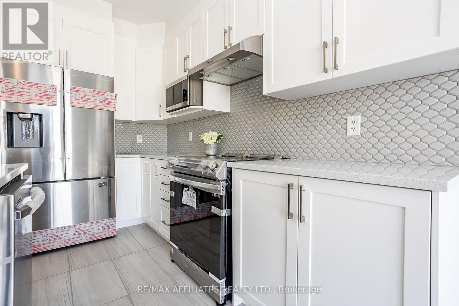 850 Cappamore Drive, Ottawa, Ontario  K2C 3H2 - Photo 10 - X12478749