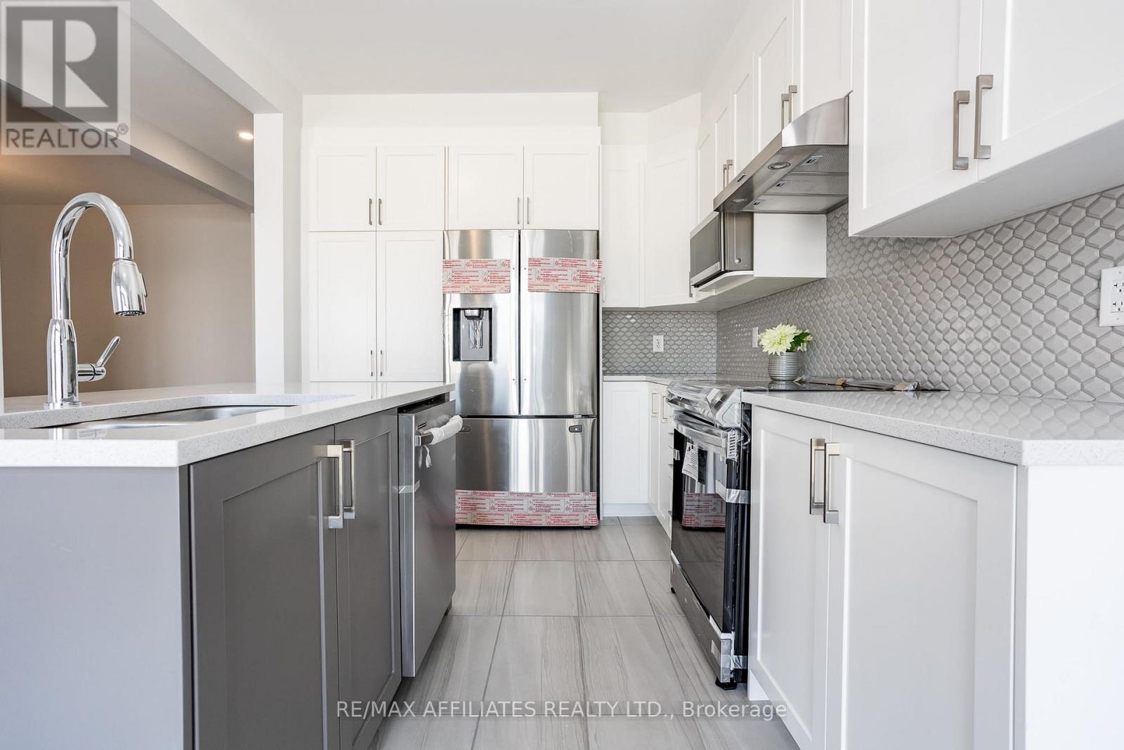 850 Cappamore Drive, Ottawa, Ontario  K2C 3H2 - Photo 8 - X12478749