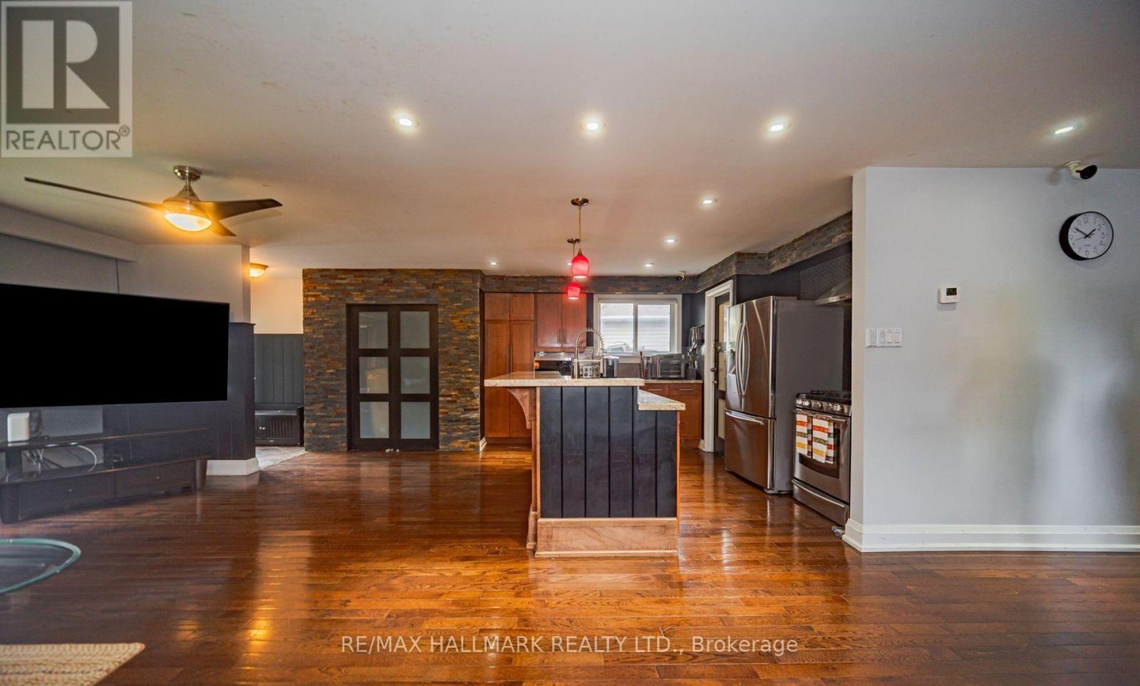 4 Devins Drive, Aurora, Ontario  L4G 2Z1 - Photo 11 - N12579476