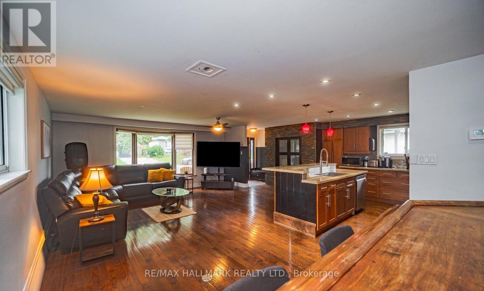 4 Devins Drive, Aurora, Ontario  L4G 2Z1 - Photo 12 - N12579476