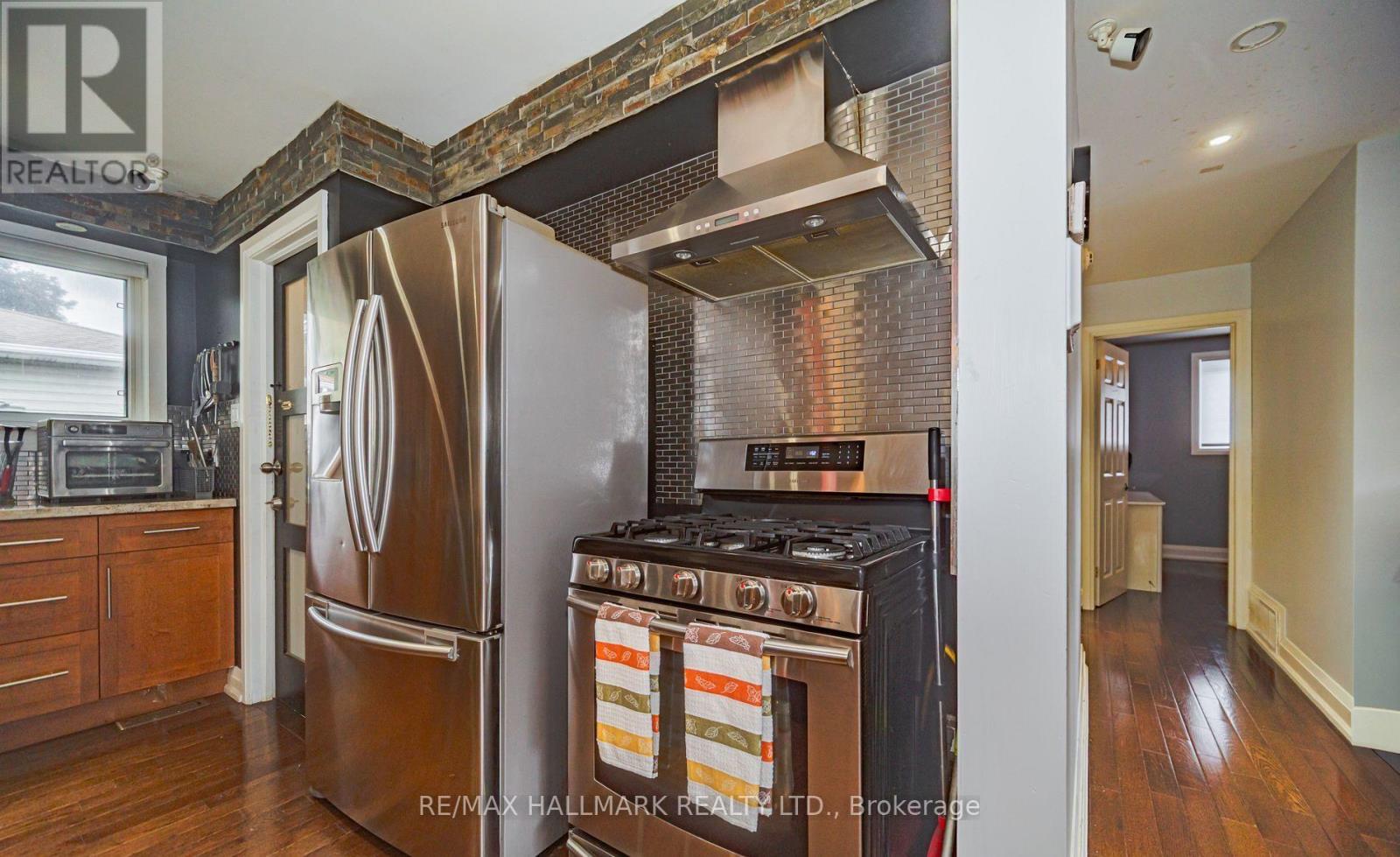 4 Devins Drive, Aurora, Ontario  L4G 2Z1 - Photo 14 - N12579476