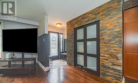 4 Devins Drive, Aurora, Ontario  L4G 2Z1 - Photo 4 - N12579476