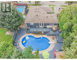 4 DEVINS DRIVE, Aurora, Ontario