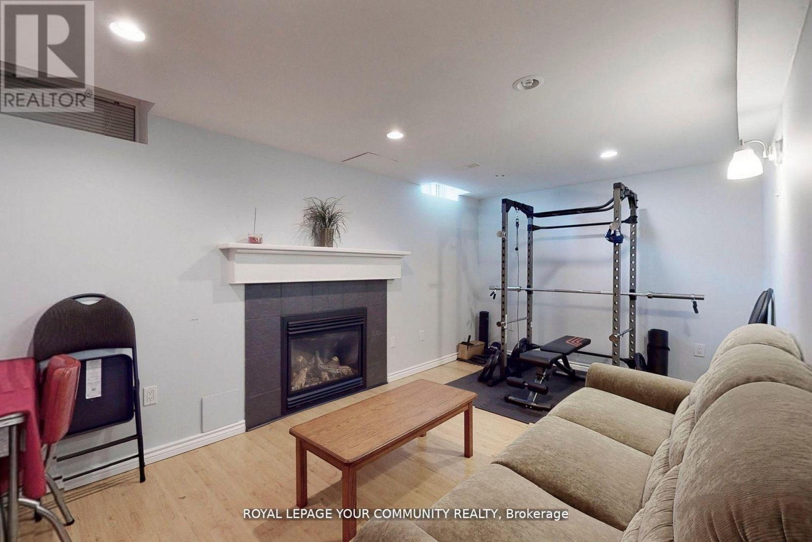 520 Stone Road, Aurora, Ontario  L4G 6Z7 - Photo 4 - N12579478