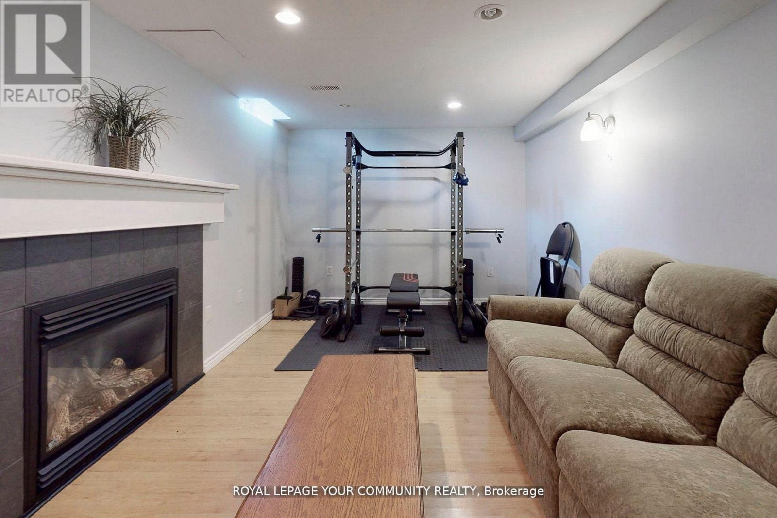 520 Stone Road, Aurora, Ontario  L4G 6Z7 - Photo 5 - N12579478