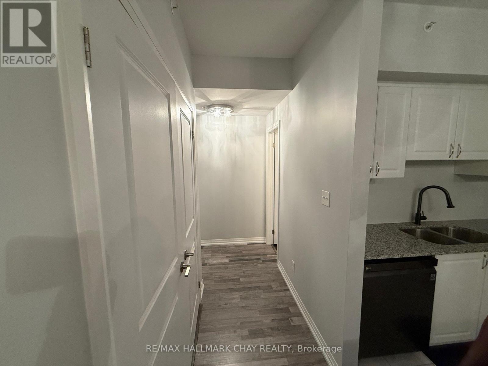 203 - 157 Wellington Street E, New Tecumseth, Ontario  L9R 0R7 - Photo 8 - N12579480