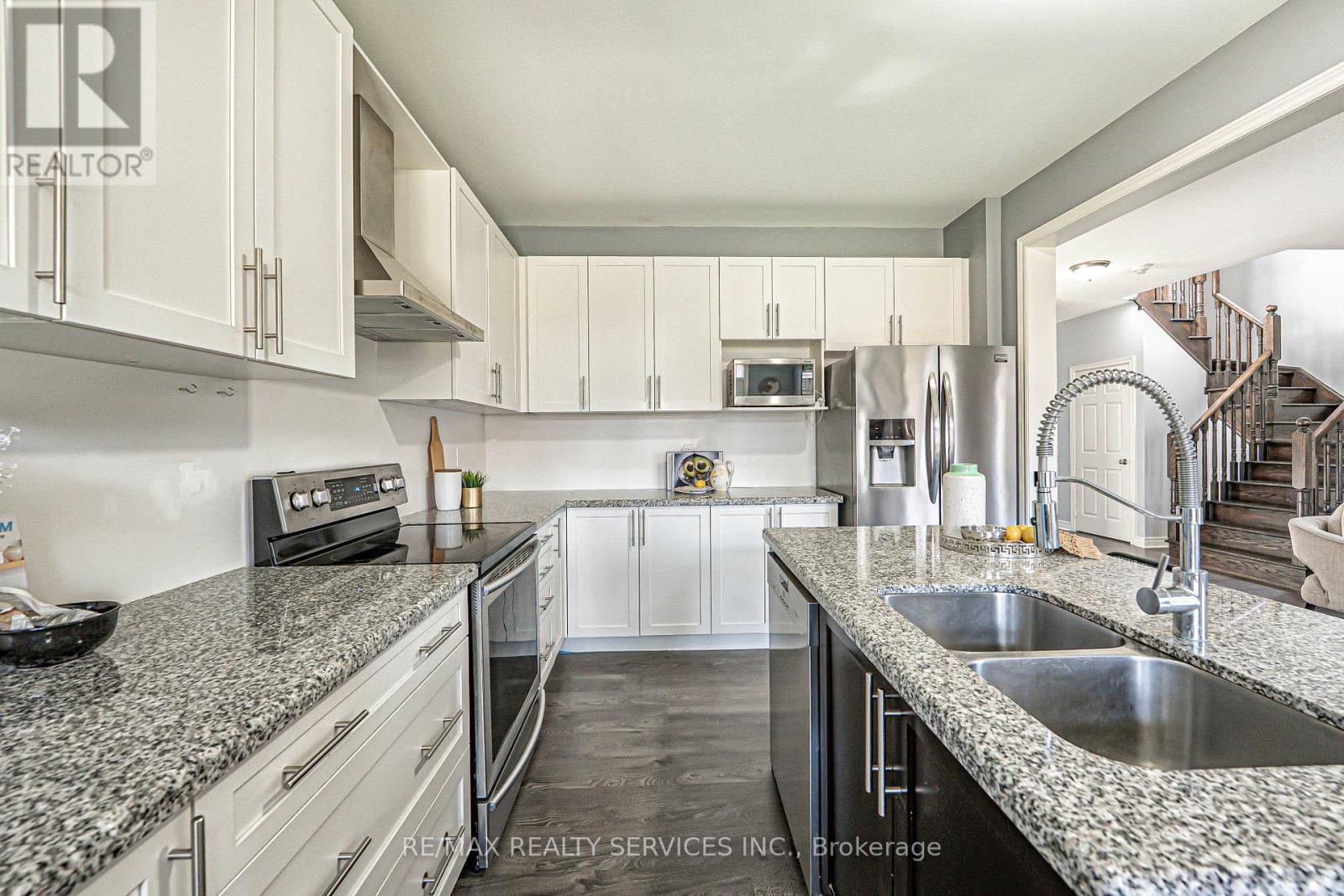 10 Mccabe Lane, New Tecumseth (Tottenham), Ontario  L0G 1W0 - Photo 18 - N12579486