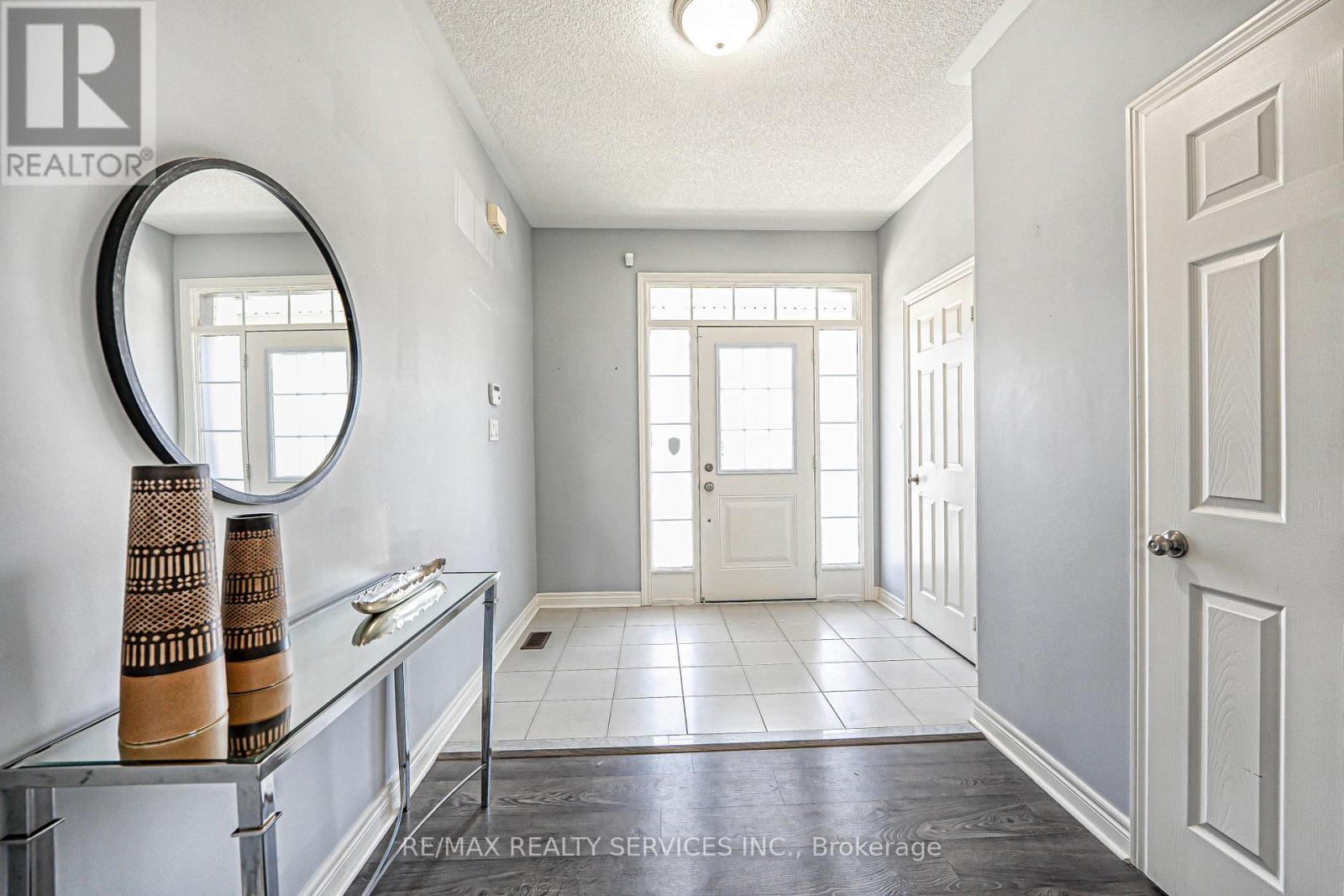 10 Mccabe Lane, New Tecumseth (Tottenham), Ontario  L0G 1W0 - Photo 5 - N12579486