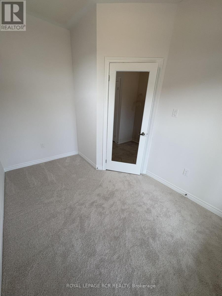 60 Baycroft Boulevard, Essa, Ontario  L3W 0M1 - Photo 3 - N12579494