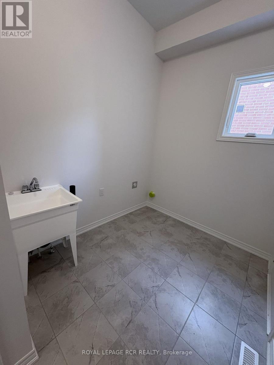 60 Baycroft Boulevard, Essa, Ontario  L3W 0M1 - Photo 4 - N12579494