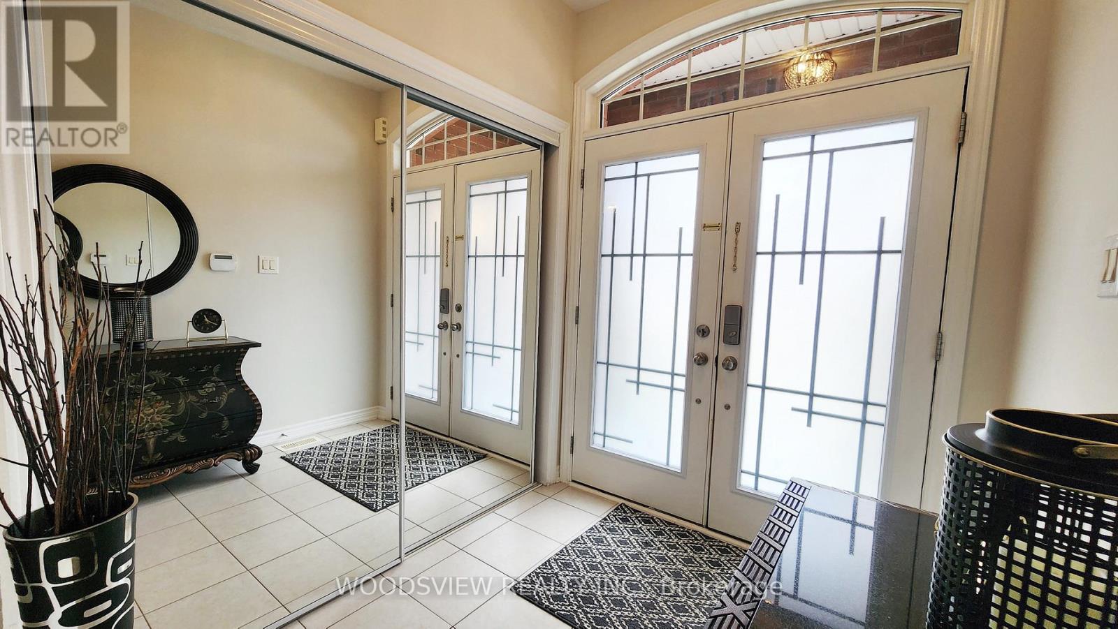 2220 Dawson Crescent, Innisfil, Ontario  L9S 0G9 - Photo 3 - N12579500