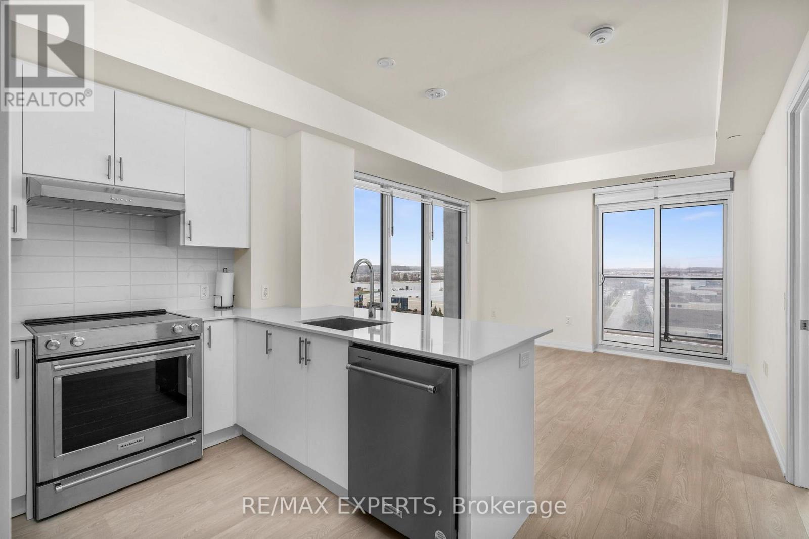 904 - 8960 JANE STREET, Vaughan, Ontario