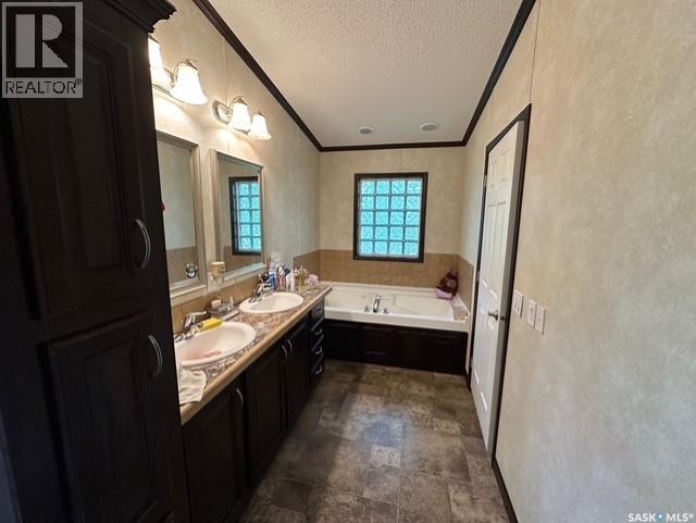 Schuweiler Acreage, Stonehenge Rm No. 73, Saskatchewan  S0H 0B0 - Photo 12 - SK011708