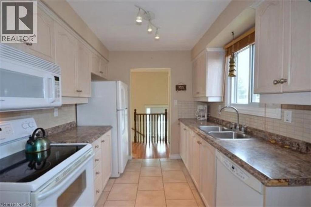 370 East 24th Street, Hamilton, Ontario L8V 4V1 - Photo 2 - 40788449