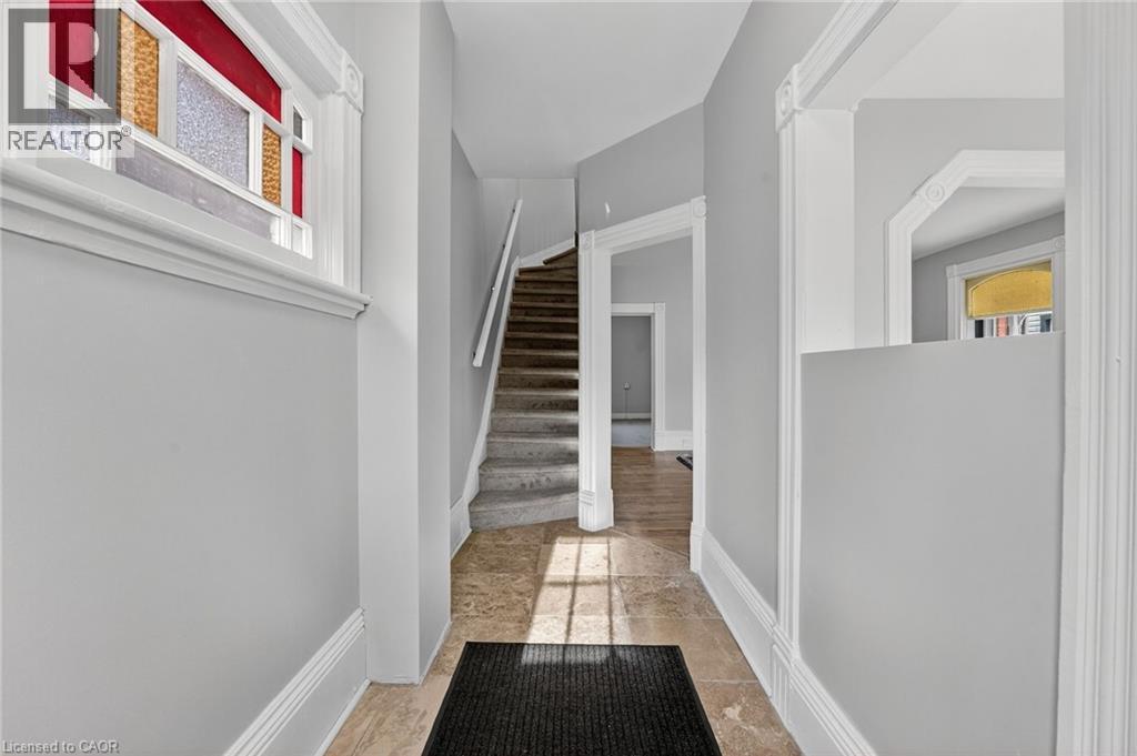 28 Cayuga Street, Brantford, Ontario  N3S 1W5 - Photo 6 - 40790414