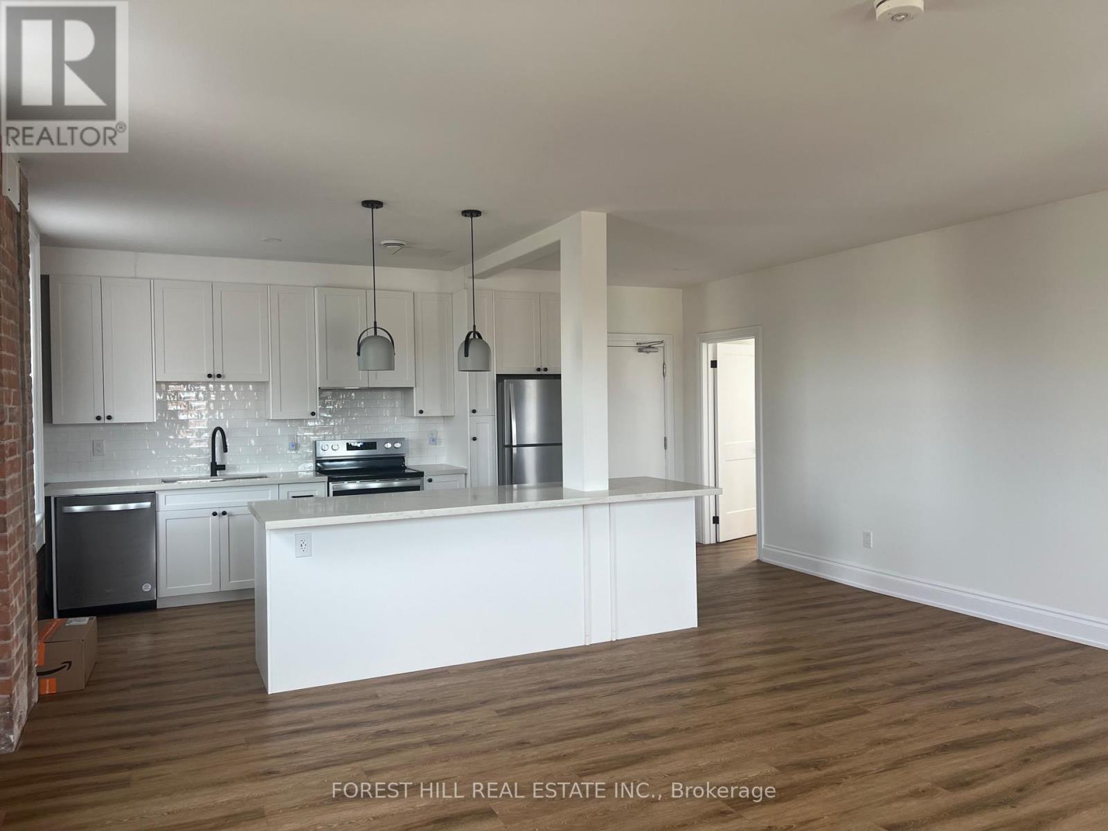 8 Essa Road, Barrie (Allandale Centre), Ontario  L4N 3K3 - Photo 2 - S12579470