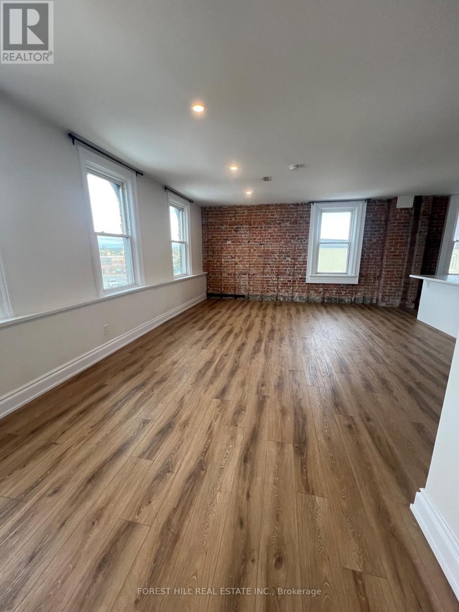 8 Essa Road, Barrie (Allandale Centre), Ontario  L4N 3K3 - Photo 3 - S12579470