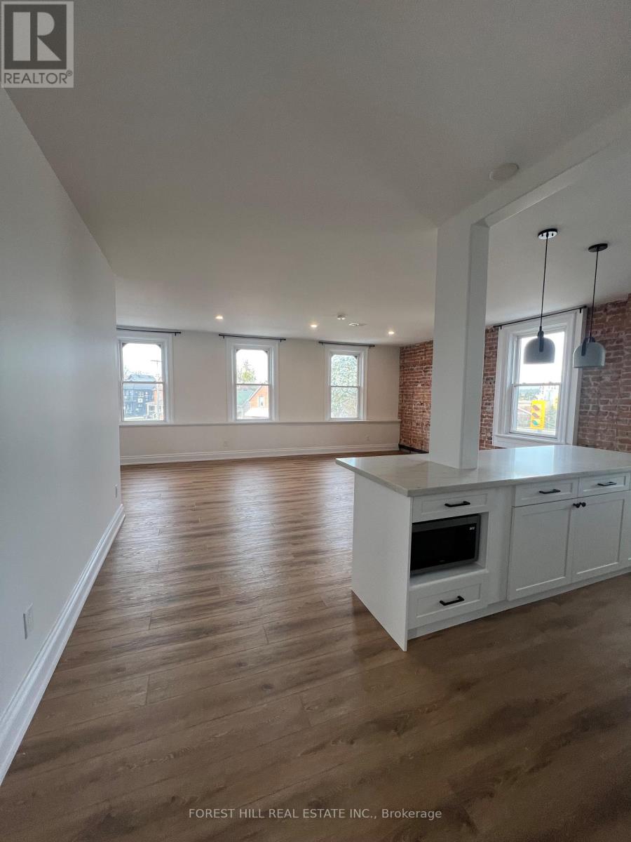 8 Essa Road, Barrie (Allandale Centre), Ontario  L4N 3K3 - Photo 4 - S12579470