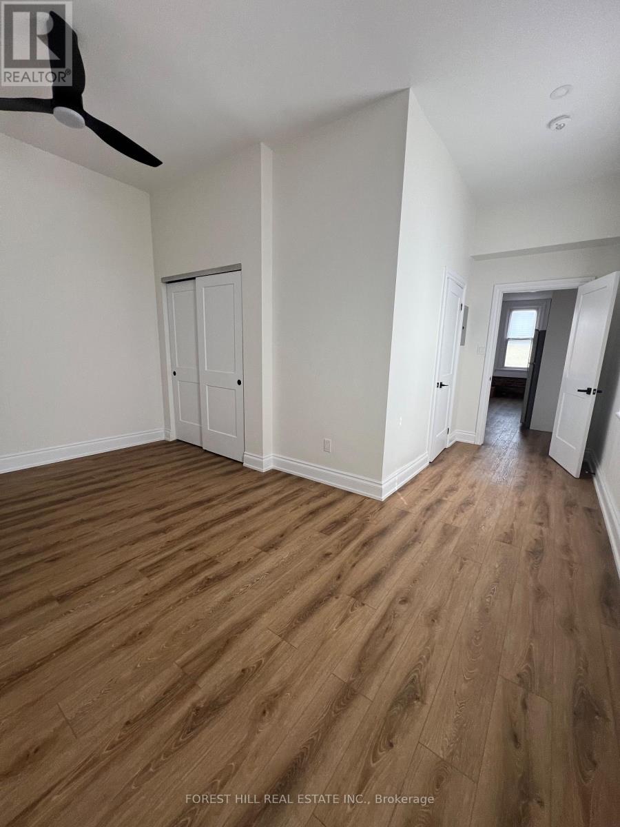 8 Essa Road, Barrie (Allandale Centre), Ontario  L4N 3K3 - Photo 5 - S12579470