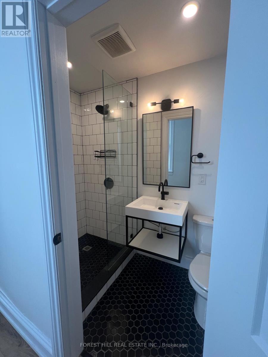 8 Essa Road, Barrie (Allandale Centre), Ontario  L4N 3K3 - Photo 7 - S12579470