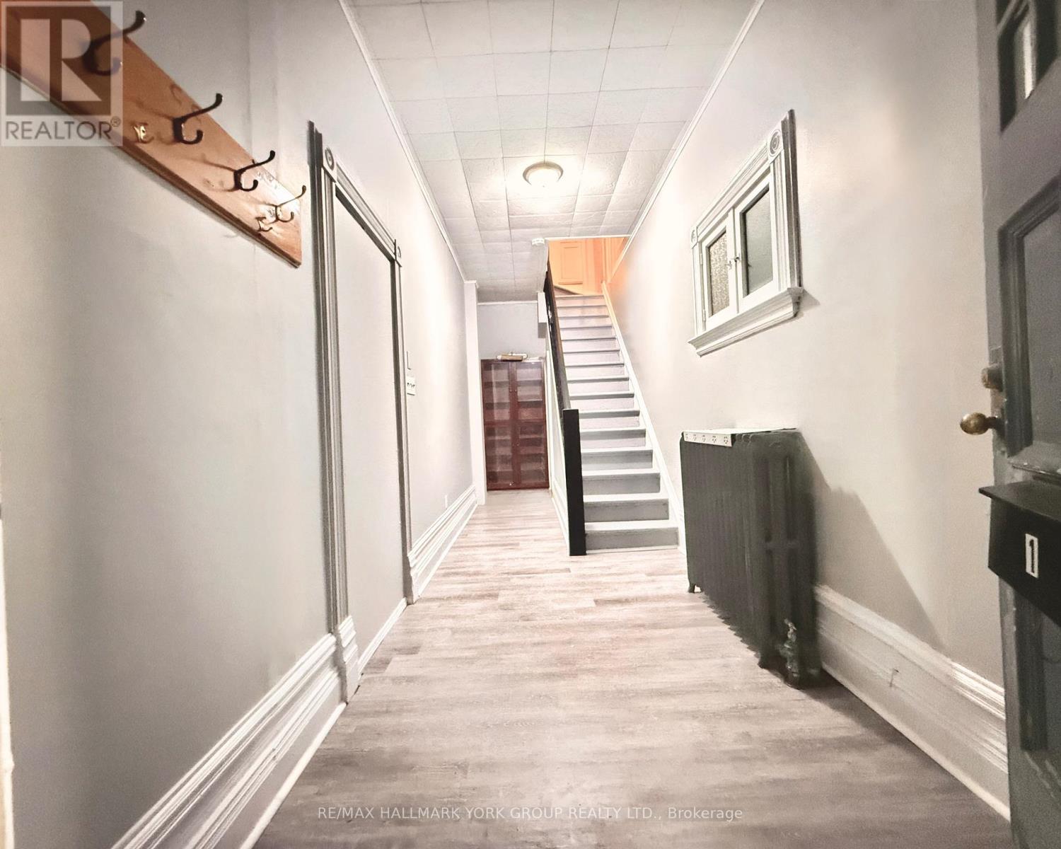 Main - 212 Bradford Street, Barrie, Ontario  L4N 3B6 - Photo 2 - S12579344