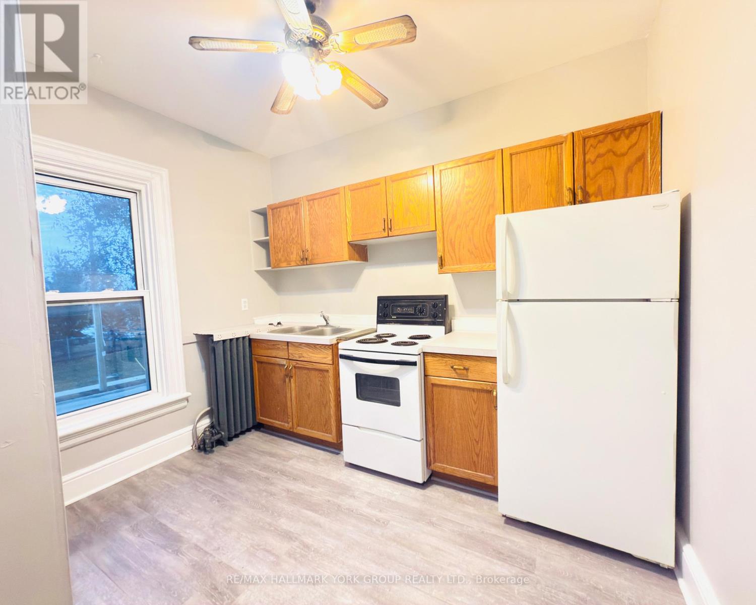 Main - 212 Bradford Street, Barrie, Ontario  L4N 3B6 - Photo 7 - S12579344