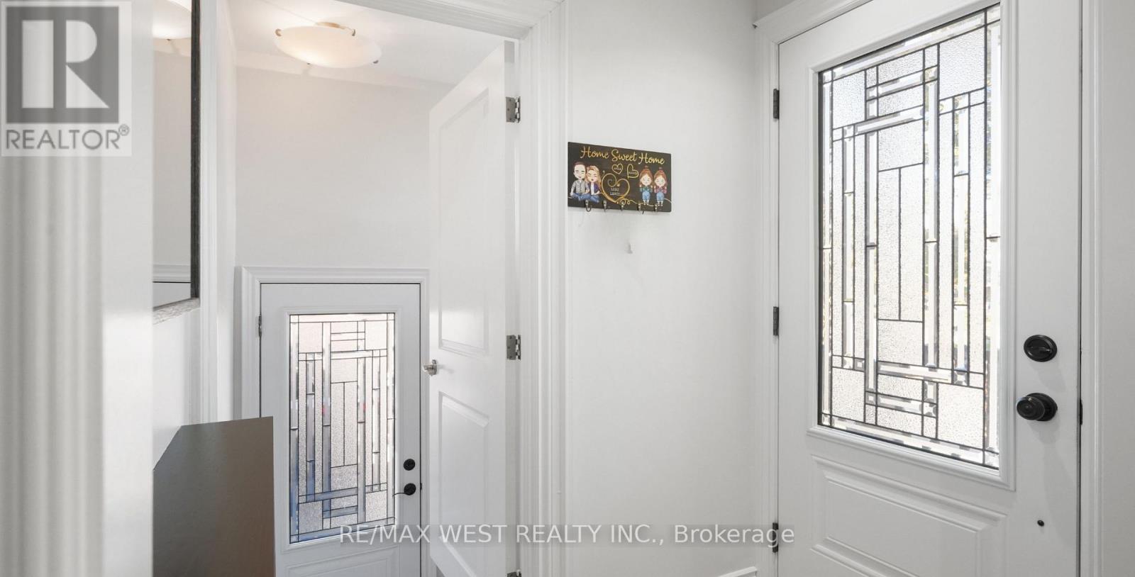 25 Silvercrest Avenue, Toronto, Ontario  M8W 2S3 - Photo 12 - W12462471