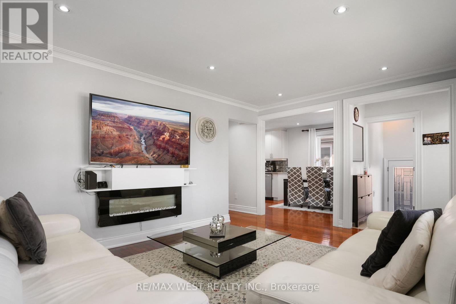 25 SILVERCREST AVENUE, Toronto, Ontario