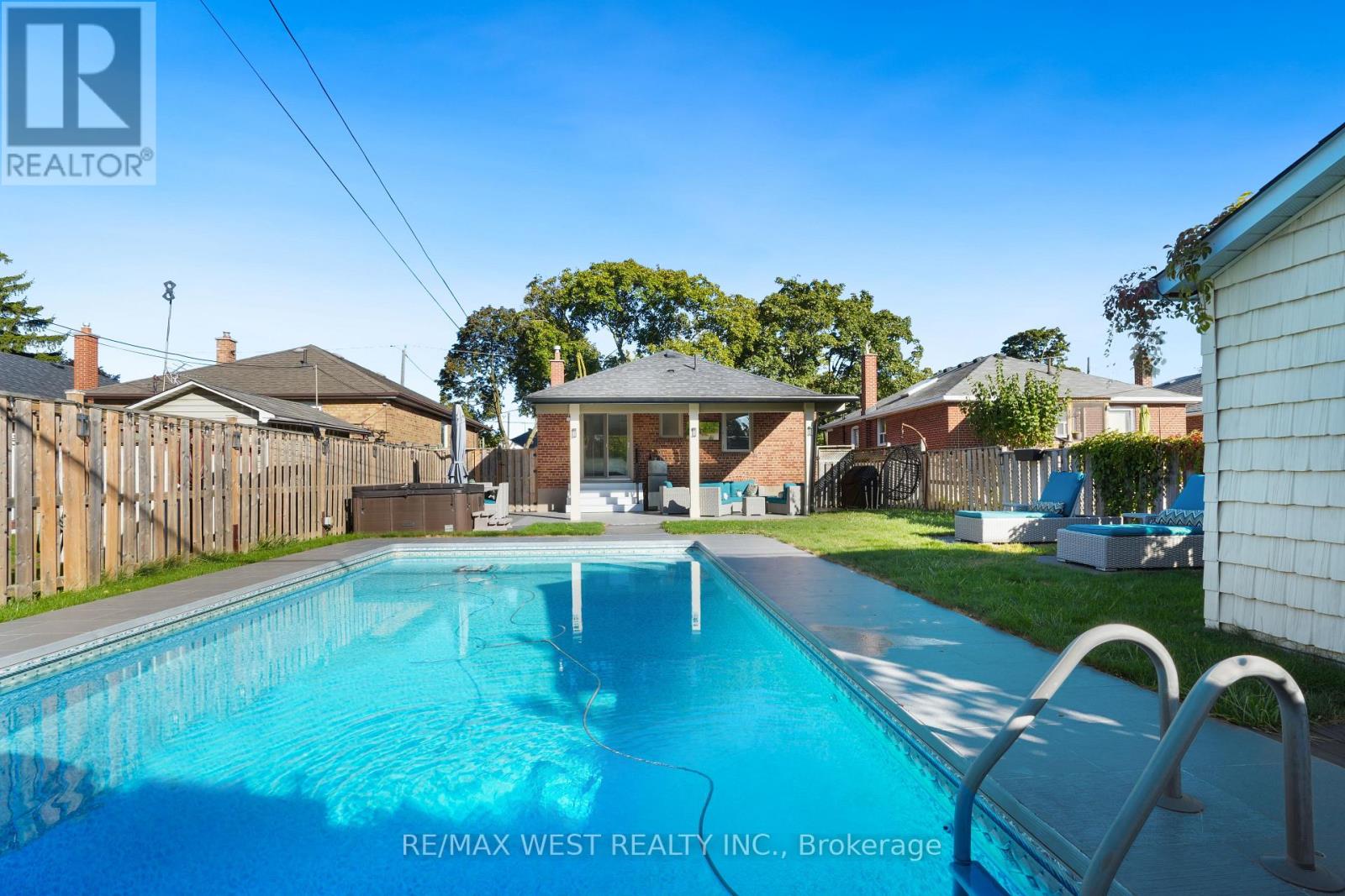 25 Silvercrest Avenue, Toronto, Ontario  M8W 2S3 - Photo 27 - W12462471