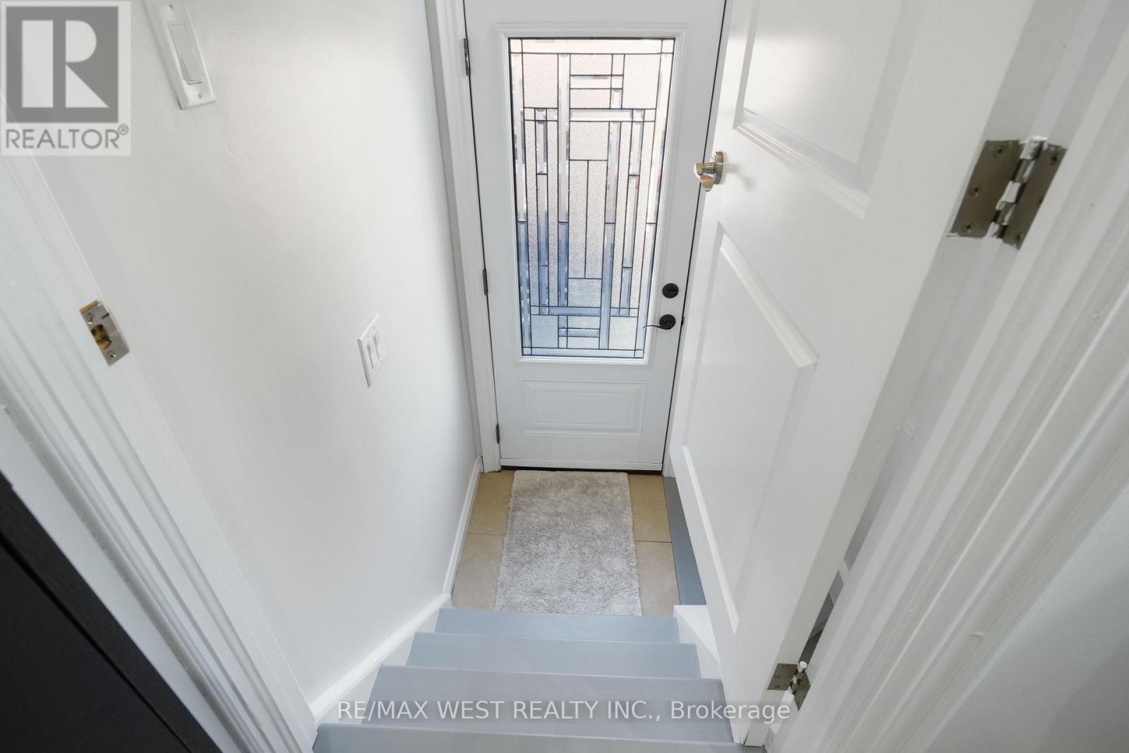 25 Silvercrest Avenue, Toronto, Ontario  M8W 2S3 - Photo 13 - W12462471
