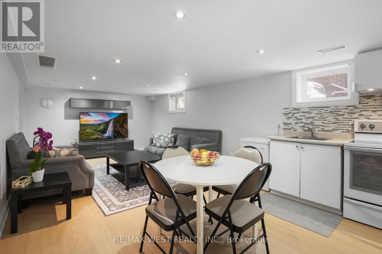 25 Silvercrest Avenue, Toronto, Ontario  M8W 2S3 - Photo 14 - W12462471