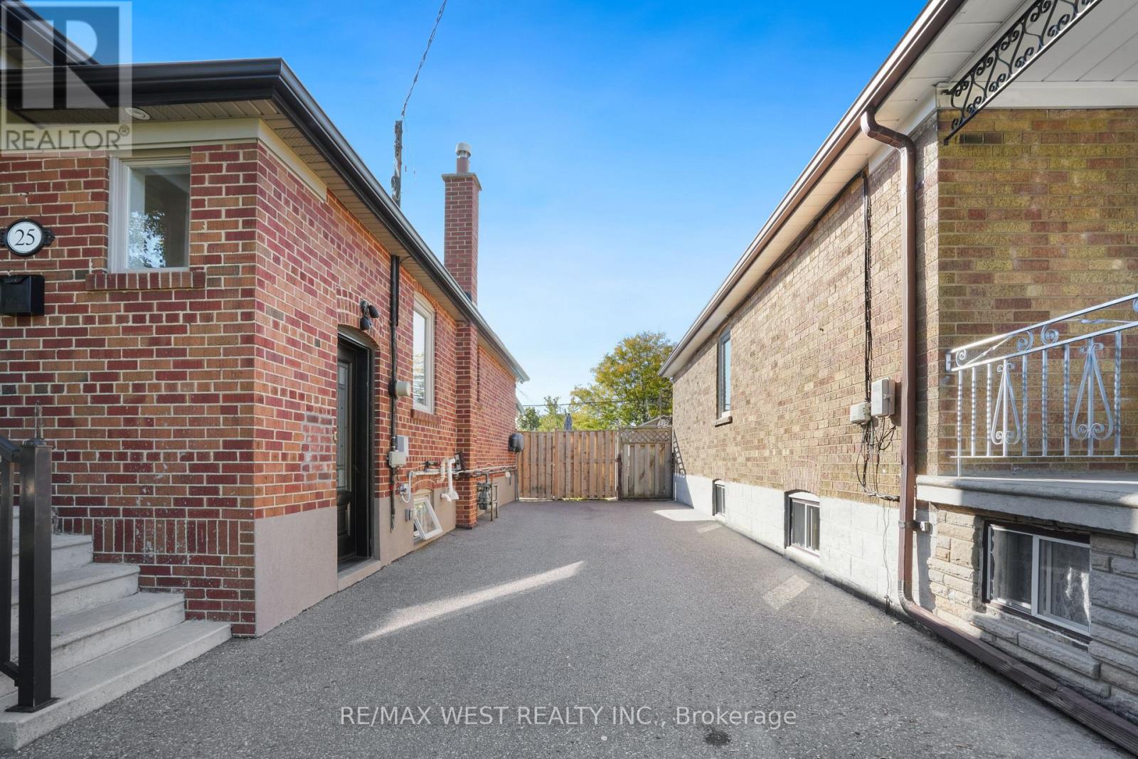 25 Silvercrest Avenue, Toronto, Ontario  M8W 2S3 - Photo 21 - W12462471
