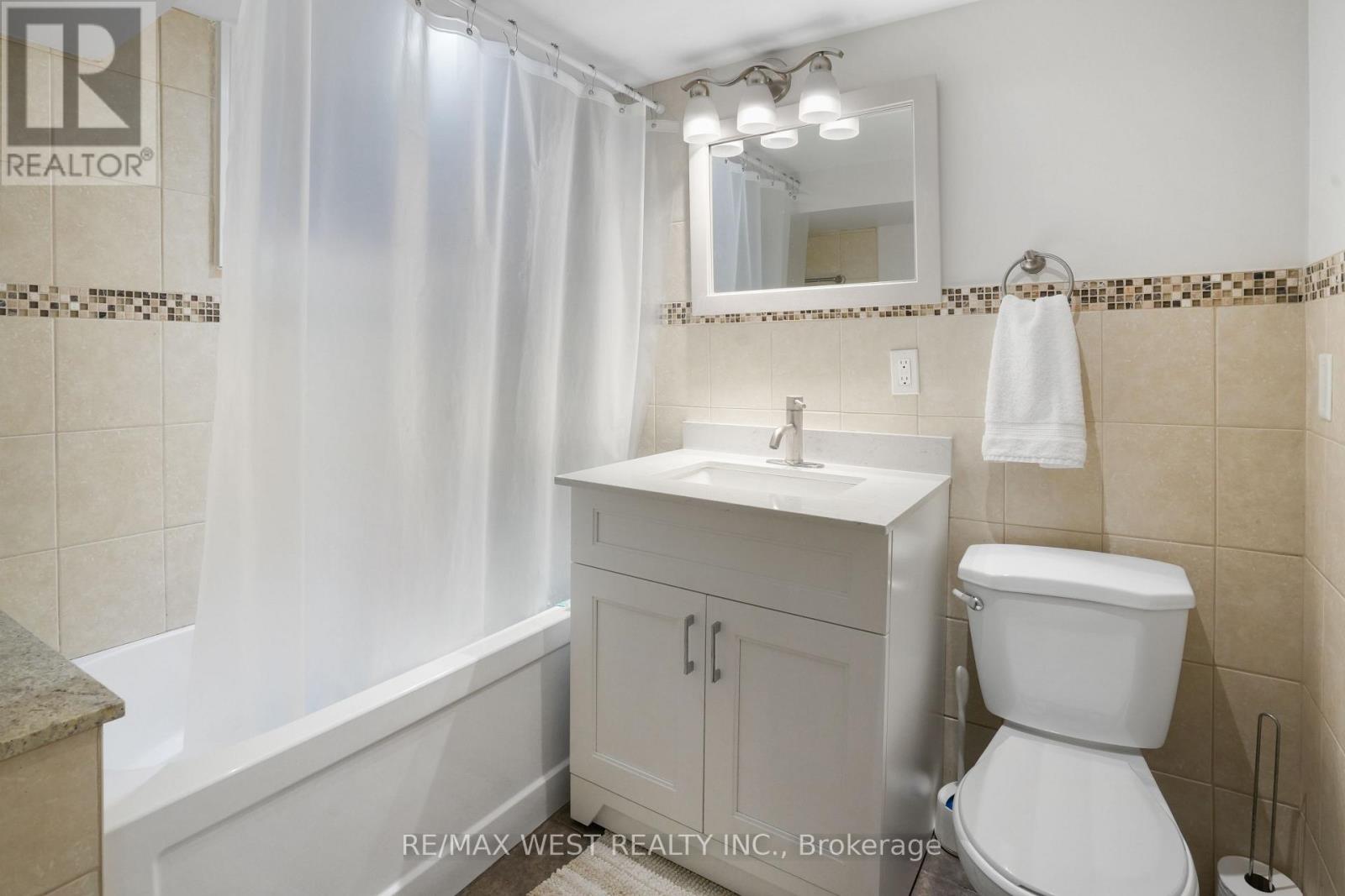 25 Silvercrest Avenue, Toronto, Ontario  M8W 2S3 - Photo 19 - W12462471