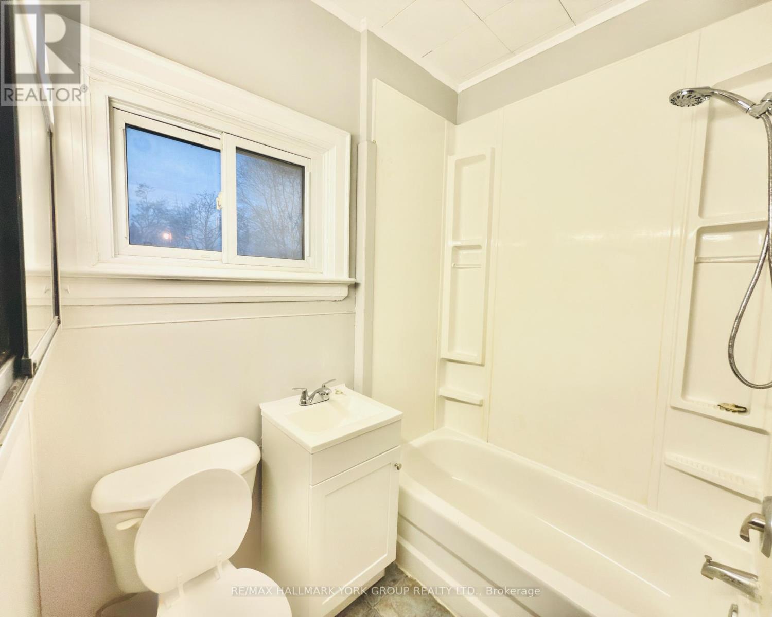 Main - 212 Bradford Street, Barrie, Ontario  L4N 3B6 - Photo 11 - S12579344