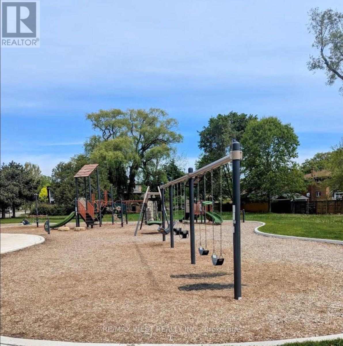 25 Silvercrest Avenue, Toronto, Ontario  M8W 2S3 - Photo 38 - W12462471