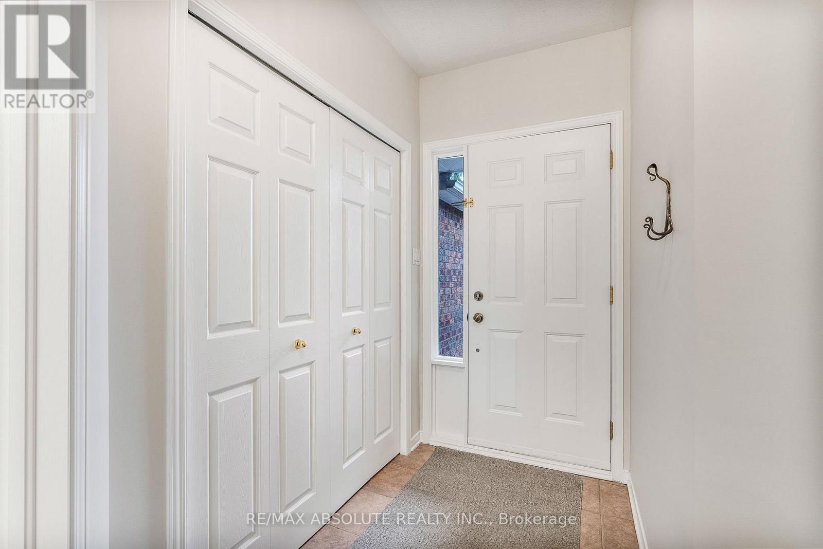 11 Foxden Place, Ottawa, Ontario  K1G 6A5 - Photo 3 - X12579610